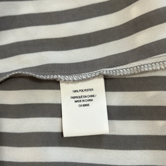 Reitmans Gray and White Striped Button up Tunic with split back size XL - Picture 7 of 7